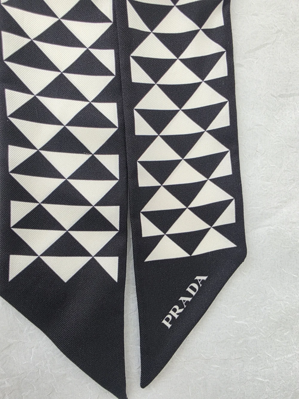 Auth Prada Triangle Geometric Silk Twilly - Picture 5 of 8